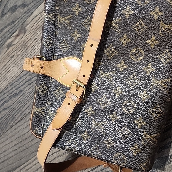 Authentic Louis Vuitton Monogram Cartouchiere - Picture 14 of 16